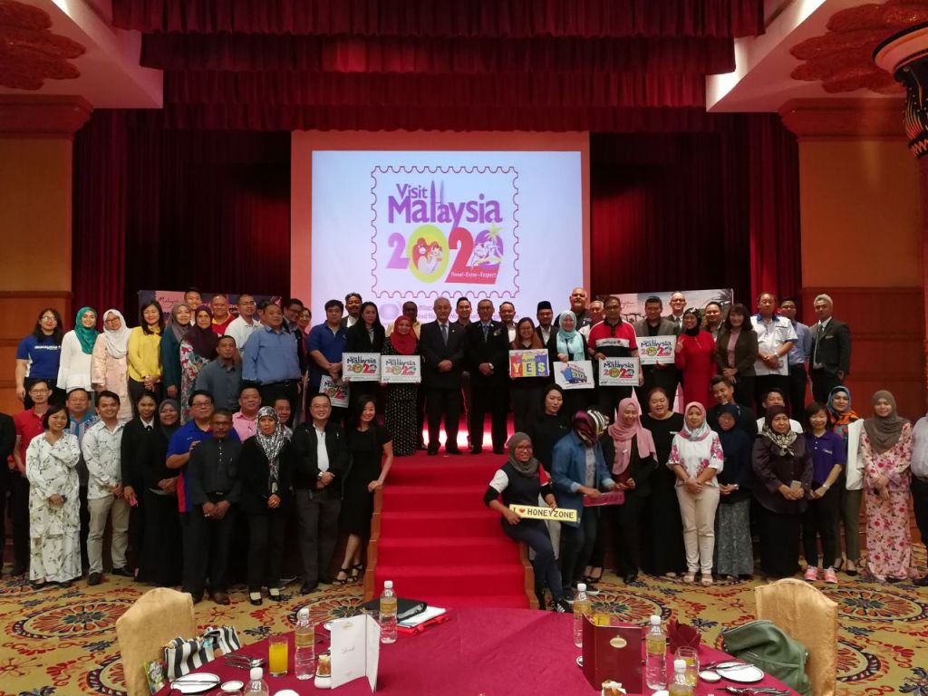 Tourism industry players at the launch of ‘Malaysia Special Packages’ on April 17, 2018 at the Rizqun International Hotel. Photo: Courtesy of Tourism Malaysia