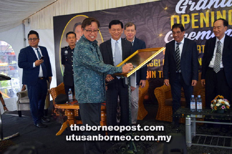 Abang Johari signs the plaque at the launch of the new hotel. — Photo by Roystein Emmor