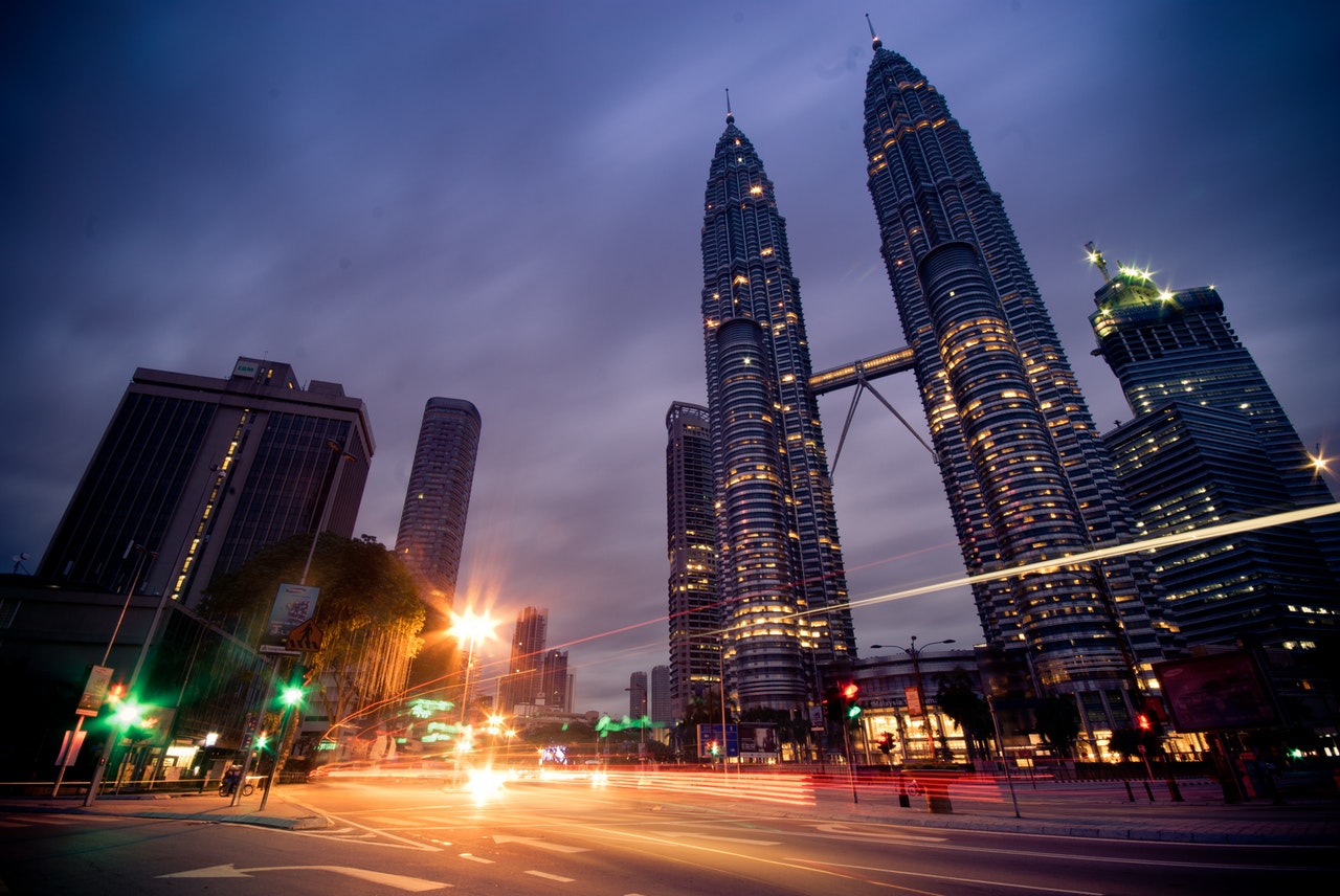 Malaysia Beats Emerging Market Peers as Asia Outshines